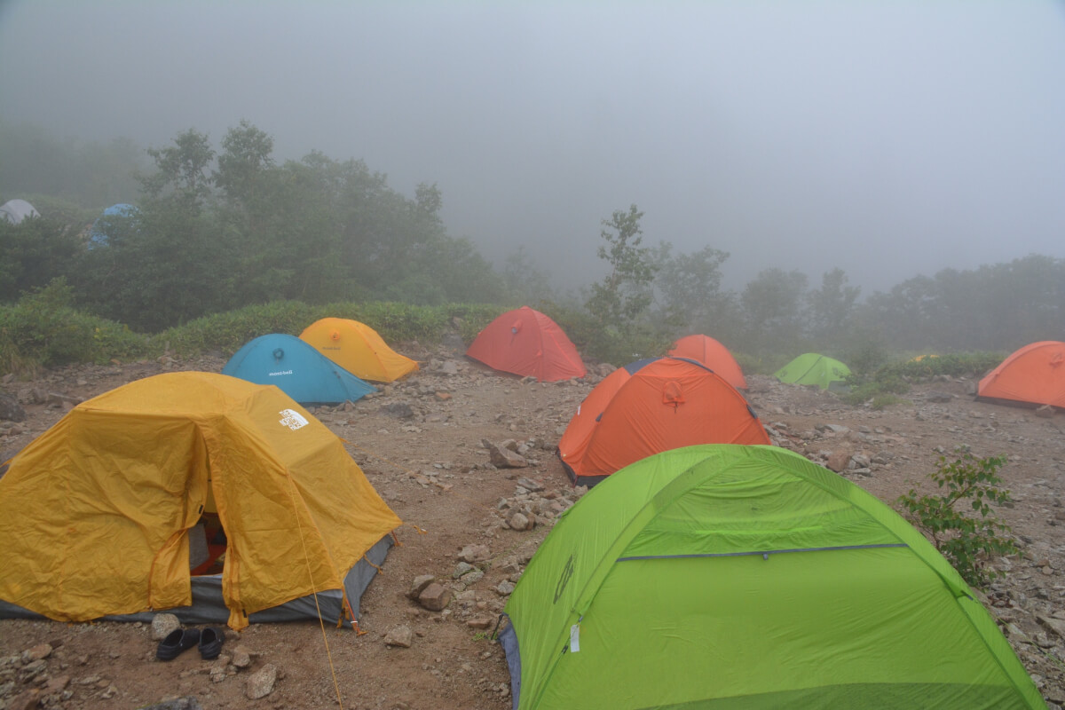雨のキャンプ