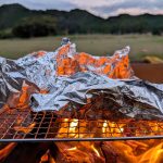 放置で絶品！焚き火に放り込むだけのホイル焼きレシピ3選